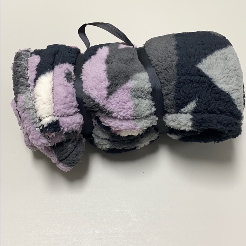 NWT Aeropostale Throw Blanket